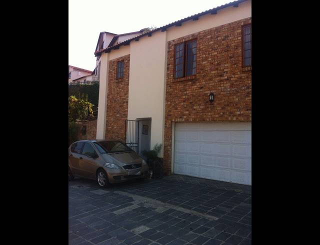 4 BEDROOM DUPLEX TO LET IN AZALEA PARK